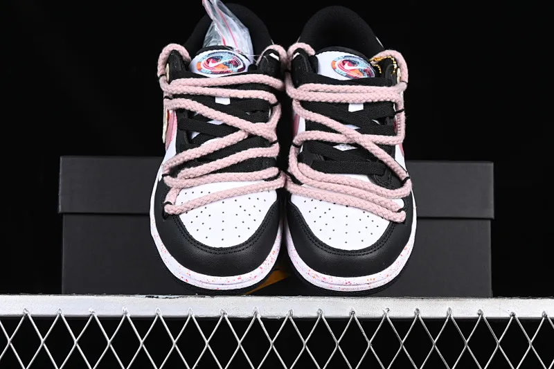 All Categories Nk SB Dunk Series Nk SB Dunk Low Low-top Sneakers Nk Dunk Low "Multi-Color Swoosh" Rose Heart Soft Mist Pink Cloth Patch SB Strap Low-top Casual Sneakers FD4623-131